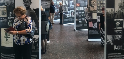 Výstava fotografií a dokumentů, které mapují příběhy dětí zachráněných od smrti v koncentračních táborech o druhé světové válce Nicholasem Wintonem, se přemístila do Spojených států.
