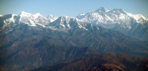 Tchajwanský turista se s přítelkyní ztratil v nepálských horách.