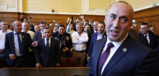 Ramush Haradinaj u francouzského soudu.