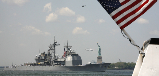 Americká válečná loď. Křižník s naváděnými střelami USS Monterey.