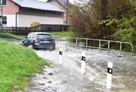 V ostravské části Polanka nad Odrou vodohospodáři vyhlásili 28. dubna na říčce Polančici třetí stupeň povodňové aktivity.