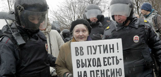 Protesty v Petrohradě.