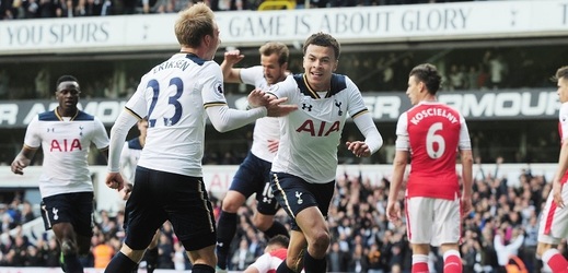 Fotbalisté Tottenhamu porazili Arsenal 2:0.