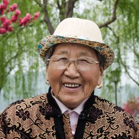 Stařenky z Jün-nanu jsou velmi fyzicky zdatné. Po horách se bez problémů pohybují i v 70 či 80 letech.
