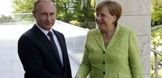 Vladimir Putin s Angelou Merkelovou.