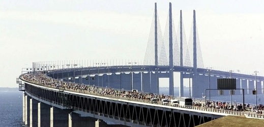 Oresundský most, který spojuje Švédsko a Dánsko.