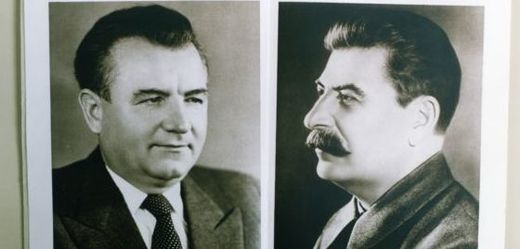 Zleva Klement Gottwald a J. V. Stalin.
