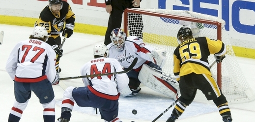 Hokejisté Pittsburghu zvládli obtížný úkol a i bez kapitána Crosbyho je od postupu do finále Východní konference dělí jediné vítězství.