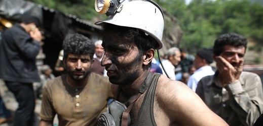 Počet obětí středečního výbuchu v dole na severu Íránu vzrostl na nejméně 35.