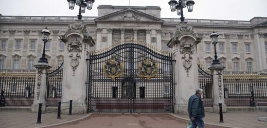 Brána Buckinghamského paláce.