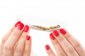Australanka kouřila 20 jointů marihuany denně.