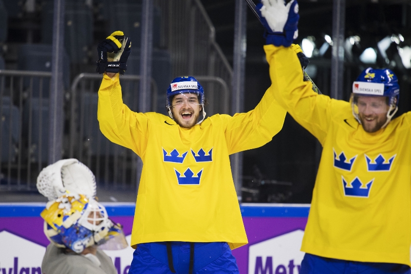 A na tréninku Švédů vládla uvolněná nálada. Seveřané budou chtít vylepšit umístění z loňského šampionátu, kdy po šestigólovém debaklu od Kanady skončili už ve čtvrtfinále. 