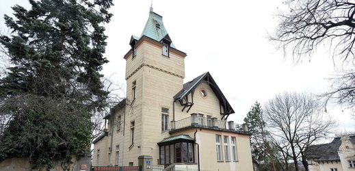Kolbenova vila, tzv. Červená vila, v Hradešínské ulici na pražských Vinohradech.