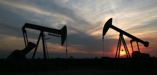 Těžba ropy (ilustrační obrázek).