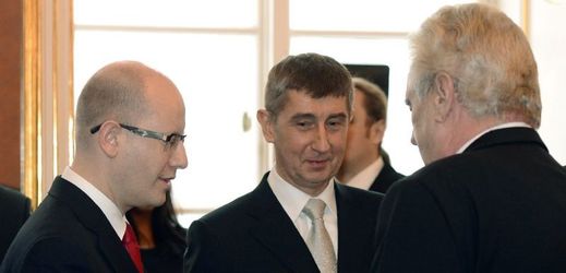 Zleva Bohuslav Sobotka, Andrej Babiš a Miloš Zeman.