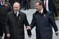 Oslavy si nenechali ujít ruský prezident Vladimir Putin (vlevo) a premiér Dmitrij Medveděv.