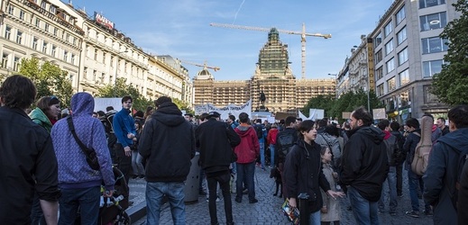 Václavské náměstí při demonstraci proti Babišovi. 