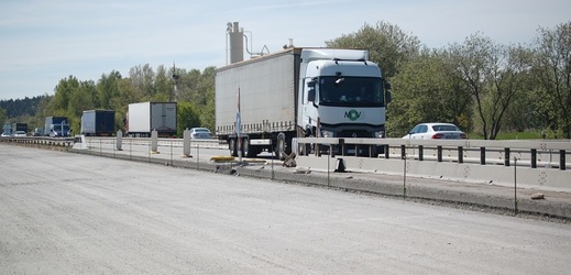 U Soutic na Benešovsku pokračuje oprava dálnice D1. 