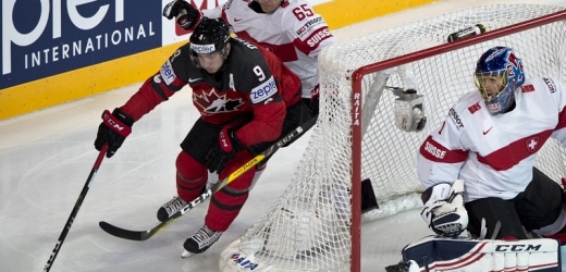 Hokejisté Kanady v utkání se Švýcarskem.