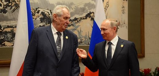 Miloš Zeman a Vladimir Putin při svém setkání v Pekingu hovořili rusky.