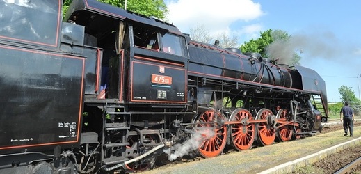 Na pernštejnské slavnosti letos přijedou historické vlaky.