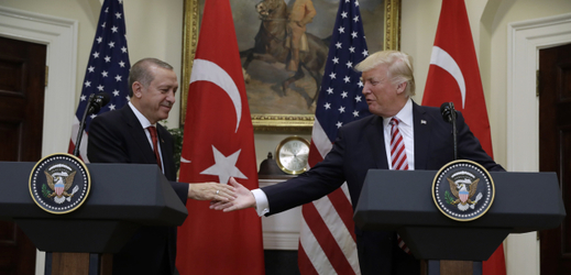 Turecký prezident Recep Tayyip Erdogan a Donald Trump.