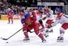 Češi ruské hokejisty někdy stíhali marně - podobně jako v tomto případě Roman Červenka.