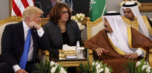 Americký prezident Donald Trump (vlevo) spolu se saudským králem Salmánem (vpravo).
