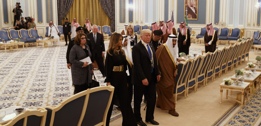 Americký prezident Donald Trump a první dáma Melanie Trumpová během návštěvy v Rijádu.