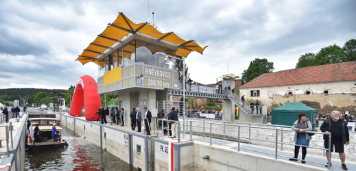 Nová plavební komora byla 20. května slavnostně otevřena na Hněvkovickém jezu u Týna nad Vltavou.