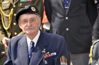 Přímý účastník obléhání francouzského přístavu Dunkerque za druhé světové války Adolf Röher.