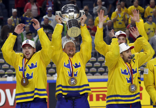 Hráči Švédska se radují ze zisku titulu mistrů světa.