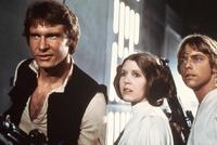 Trio hrdinů ze starších dílů ságy Star Wars Han Solo (Harrison Ford), princezna Leia (Carrie Fisherová) a Luke Skywalker (Mark Hamill).