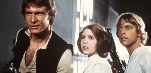 Trio hrdinů ze starších dílů ságy Star Wars Han Solo (Harrison Ford), princezna Leia (Carrie Fisherová) a Luke Skywalker (Mark Hamill).