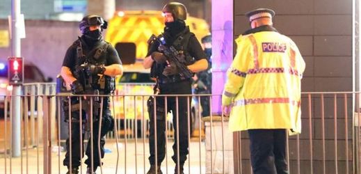 Útok v Manchesteru si vyžádal 22 obětí.
