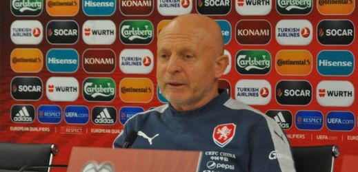 Trenér české fotbalové reprezentace Karel Jarolím.