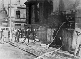 Německé bojové akce proti účastníkům atentátu na Heydricha,kteří byli ukryti v kryptě pod kostelem Cyrila a Metoděje v Resslově ulici.