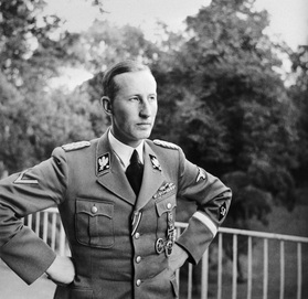 SS-Obergruppenführer General Reinhard Heydrich, zastupující říšský protektor.