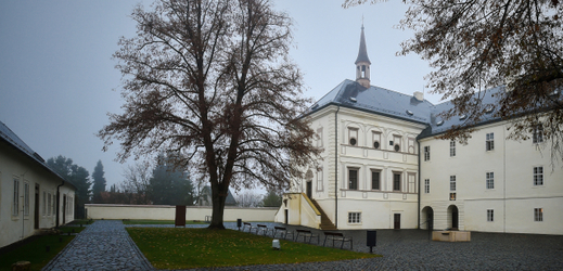 Zrekonstruovaný zámek nabídne vedle historické expozice nově i ubytování a restaruci.