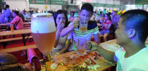 V čínském měste Čching-tao probíhá také každoroční pivní festival.