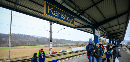 Vlaková stanice Karlštejn (ilustrační foto).