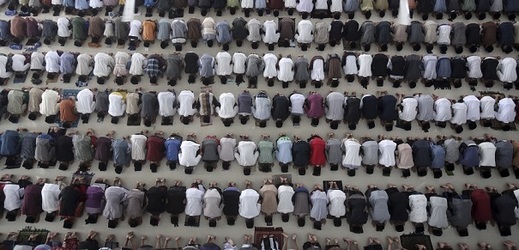 Postní měsíc ramadán má sloužit k přiblížení člověka k Bohu a sebereflexi. 