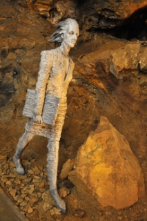 Výstava soch českobudějovického výtvarníka Michala Trpáka ve Zbrašovských aragonitových jeskyních v Teplicích nad Bečvou na Přerovsku.