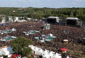 Festival každoročně navštíví průměrně 75 tisíc lidí.