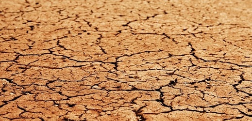 Suchá půda na jihu Afriky (ilustrační foto). 