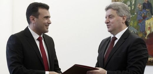 Pověřený makedonský premiér Zoran Zaev (vlevo).