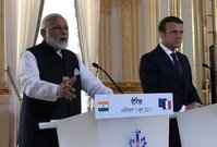Francouzský prezident Emmanuel Macron a indický premiér Naréndra Módí (vlevo).