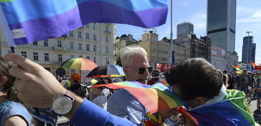 Pochodu rovnosti ve Varšavě se zúčastnilo zhruba 5 tisíc lidí.