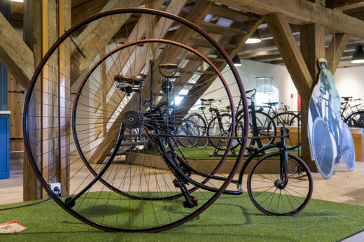 Na výstavě návštěvníci uvidí nejstarší velocipedy a závodní kola z 20. století.