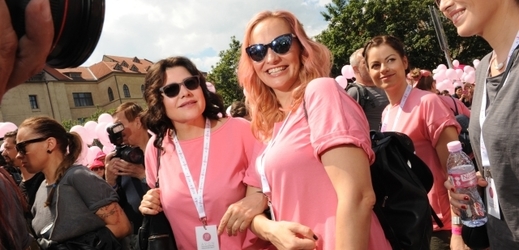 Ilona Csáková (vlevo) a Monika Absolonová.